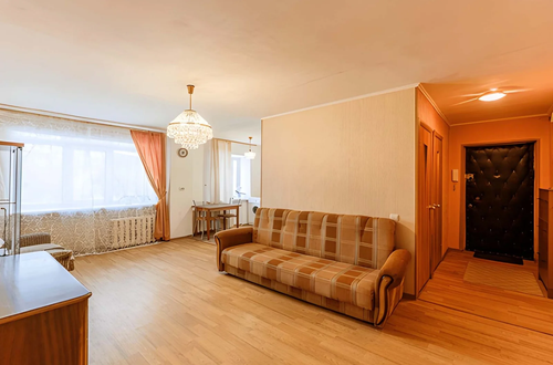 How Do You Decorate a Small Apartment Without Making It Feel Crowded?